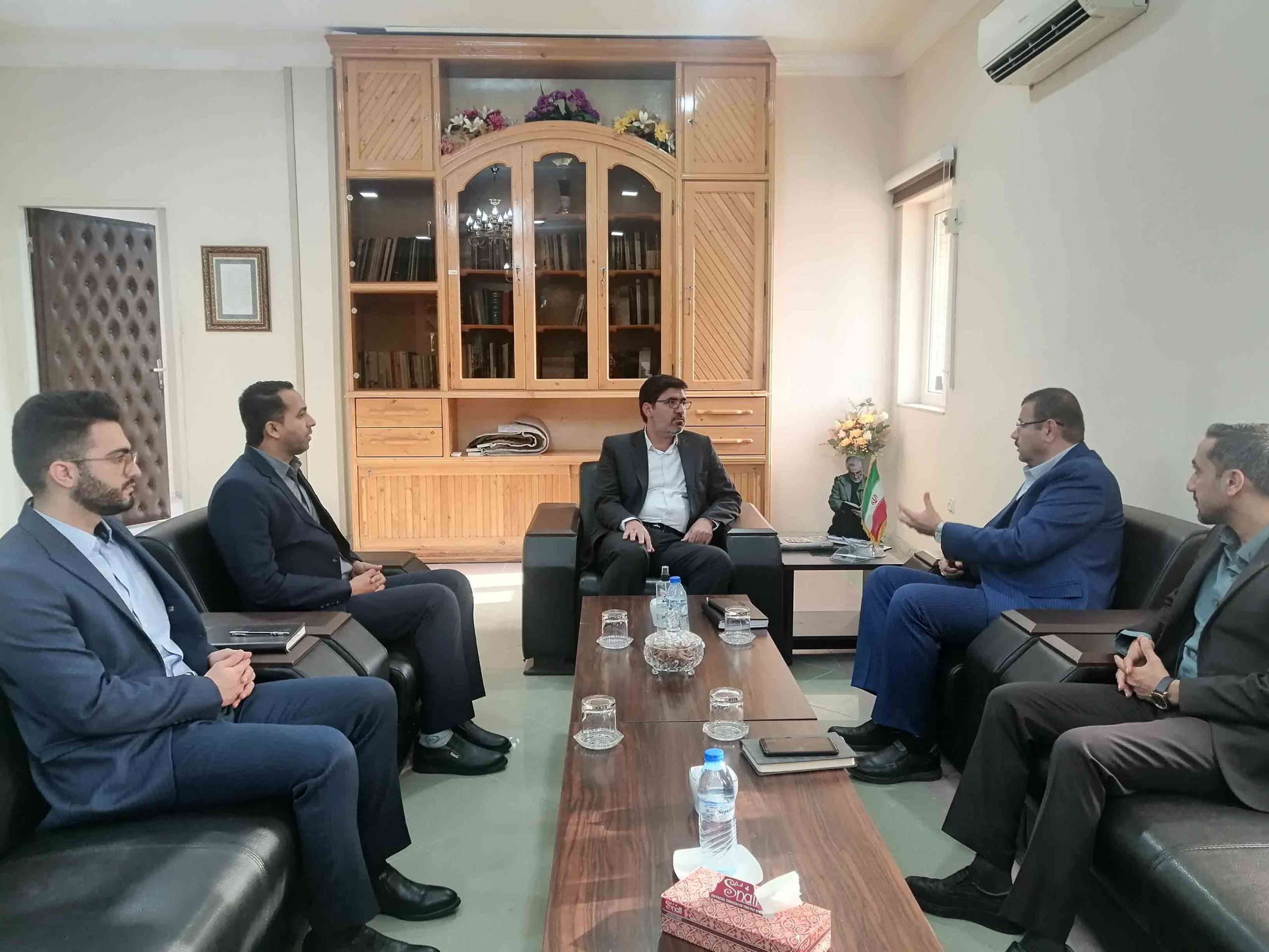 نشست رئیس پارک علم و فناوری خلیج فارس (بوشهر) و فرماندار دشتستان